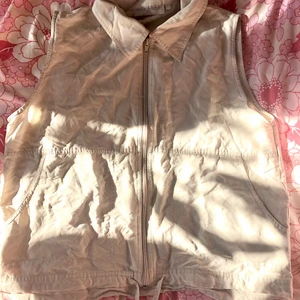 Beige väst - Beige väst från Support. Storlek L