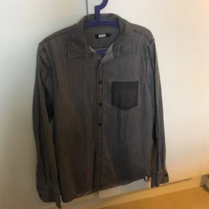 Skjorta - Bra skick använd 4-5 gånger 