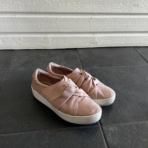 Skor - Rosa skor som inte används. Storlek 40!💖