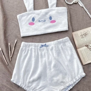 Gulligt sanrio set  - Super gulligt sanrio det men cinnamoroll. Knappt använt då den tyvärr är lite förstor för mig :( 