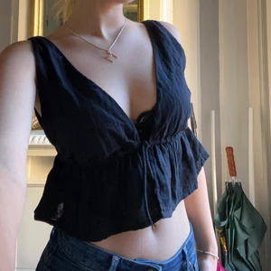 Somrig topp - Somrig topp från bikbok, endast använd en gång. Kan mötas upp i Stockholm, annars står köparen för frakt💫