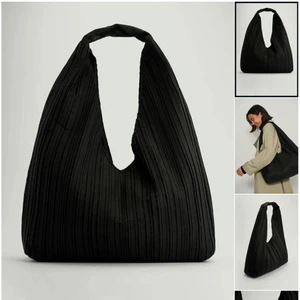 Nakd väska - En helt oanvänd väska från nakd perfekt för t.ex skola och rymmer mycket! Vid intresse fixar jag gärna fler bilder