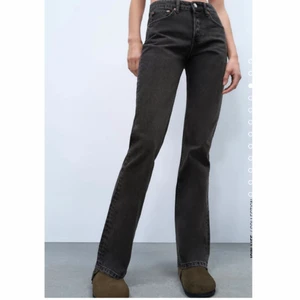 Populära slutsålda zarajeans - Supersnygga jeans från zara! Populära och slutsålda på hemsidan. Mycket bra skick då de ändats använts en gång!