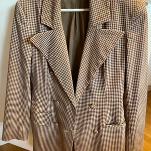 Dam Kavaj från märket Stylein - Kavaj från Stylein i storlek small. Använd 1 gång. Nypris ca 3000 kr 