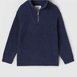 Marinblå zip-tröja från zara kids i strl 164, men passar strl xs/s!💖Sparsamt använd och i fint skick! 