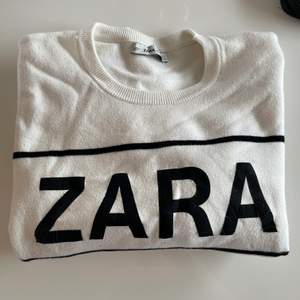 Sweatshirt från Zara i Strl L, men pga att den tyvärr råkade torktumlas är den nu mer en Strl M!🙃 använd ett fåtal gånger
