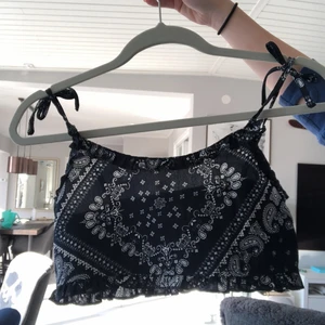 Kroppad topp - Fin mörk blå topp från SHEIN 💙🫐🤍🦙 Kontakta mig om du vill ha flera bilder 😍🤩😄💕