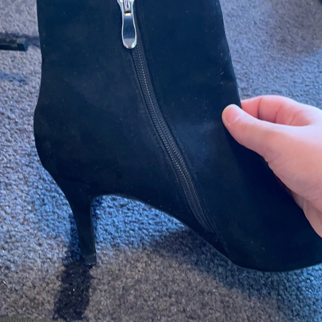 Svarta låga stövletter i bra skick! - 90