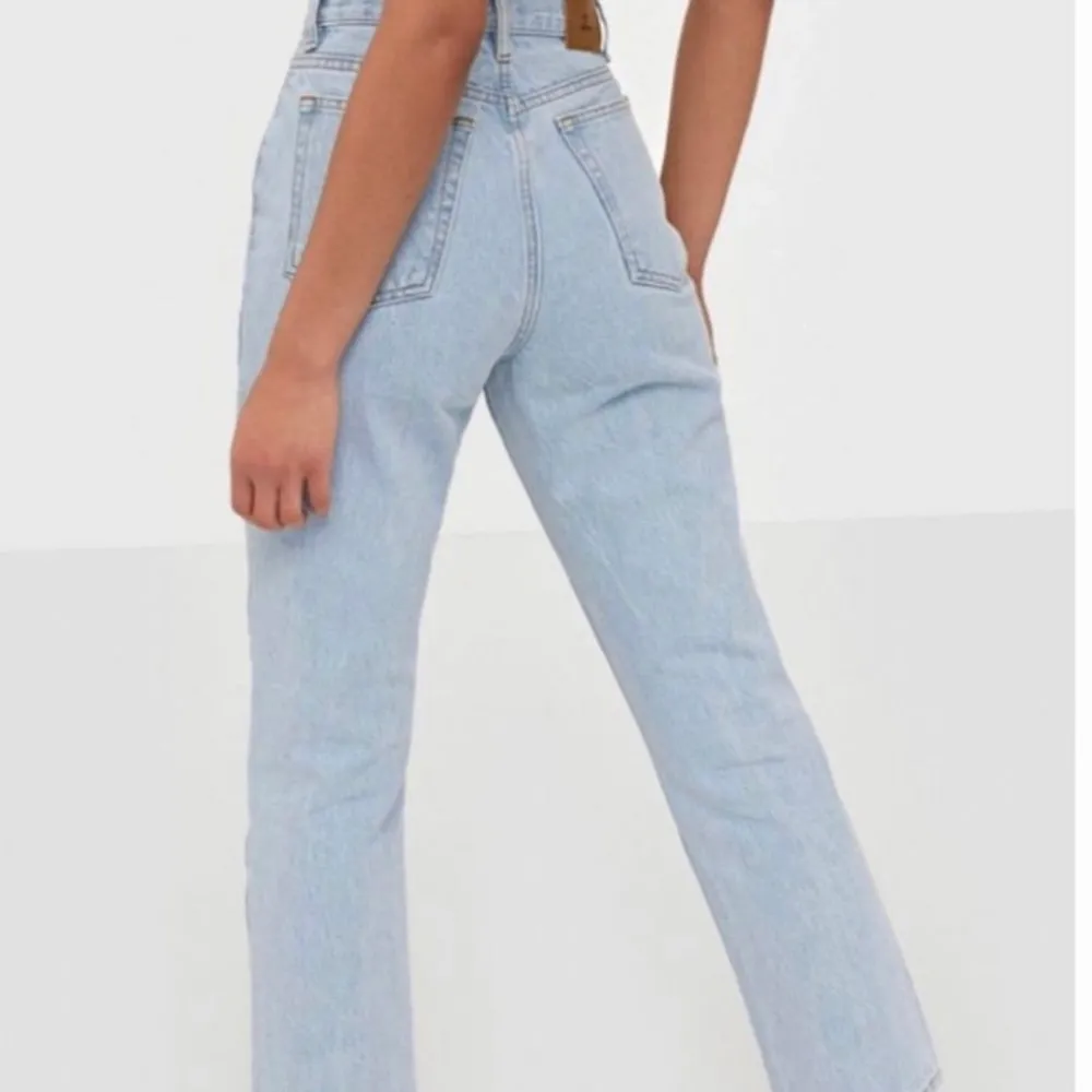 Jättefina jeans som är i nyskick . Jeans & Byxor.