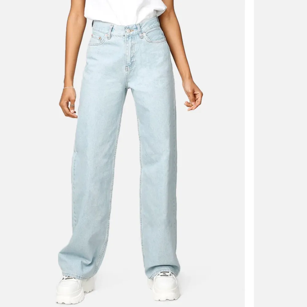 Säljer mina skit snygga junkyard jeans. Dom är lite för korta på mig. Använda ca 5 gånger. Köparen står för frakt💙 Jag är ungefär 174cm lång.Frakt kostar 79kr. Pris kan diskuteras❗️. Jeans & Byxor.