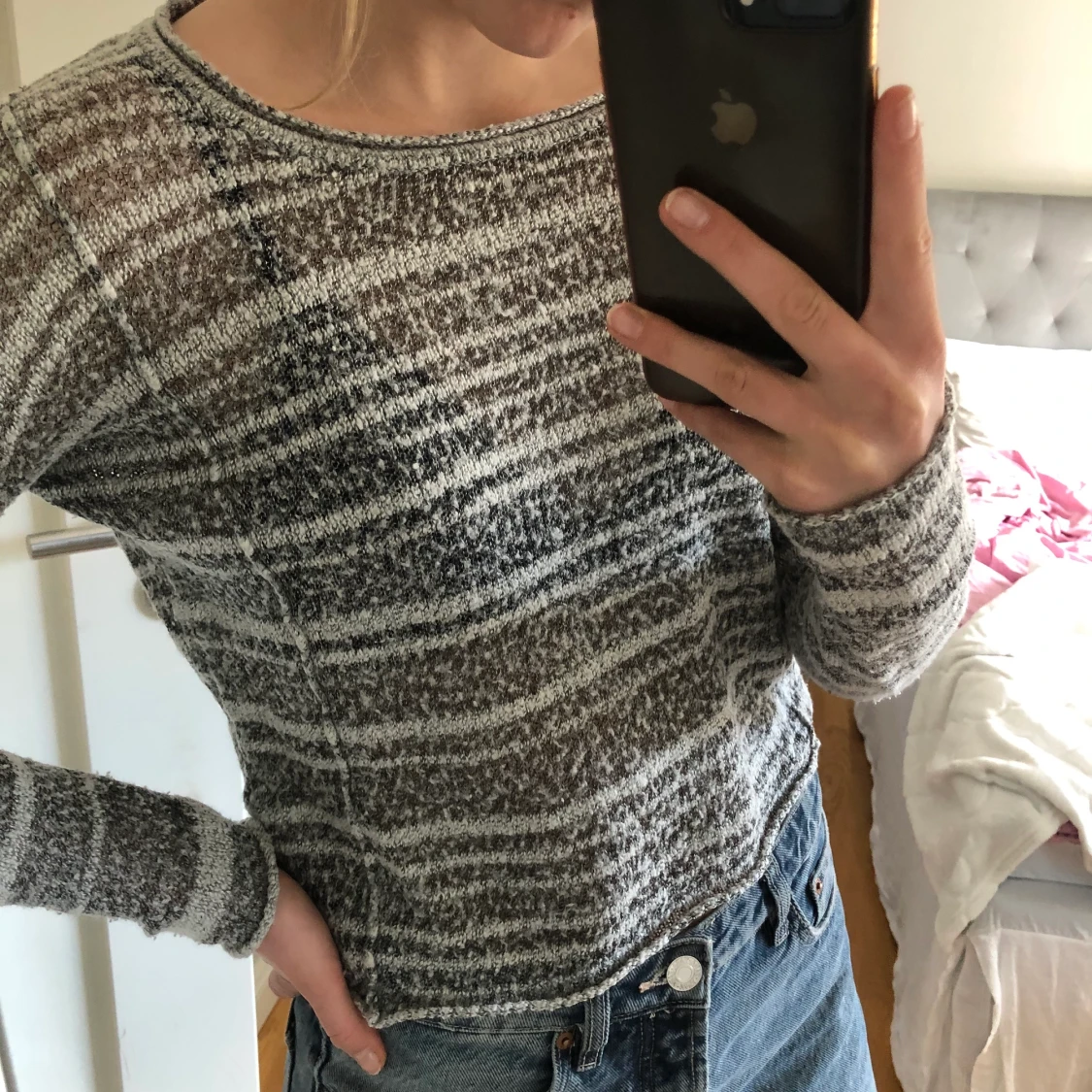 Tunnstickad långärmad