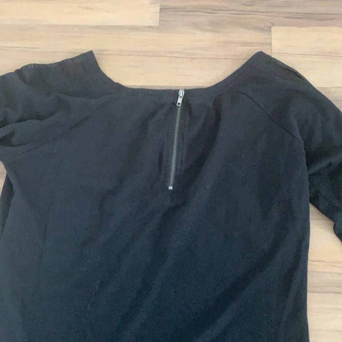 Basically svart tröja  - 90