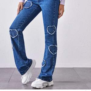 Säljer mina jätte fina jeans från SHEIN har knappt användt och har ingen användning heller💗 köpte för 183