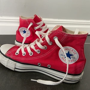 Röda converse - Stl 37, Varan är slut över hela Sverige