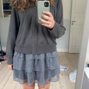 Kjol från hm  - Kjol från hm köpt i våras. Jättebra skick och knappt använd