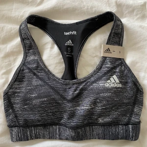 Sport-bh från adidas - Helt ny sport-bh med inlägg som är uttagbara från adidas. Köparen står för frakten på 24kr.