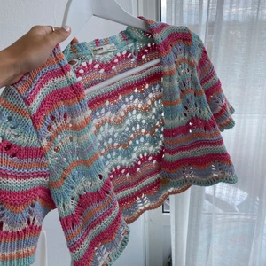 drömkoftan - säljer denna SUPERFINA kofta från pull&bear!! Aldrig använd endast testad! Säljer endast vid bra bud, NYPRIS: 299kr