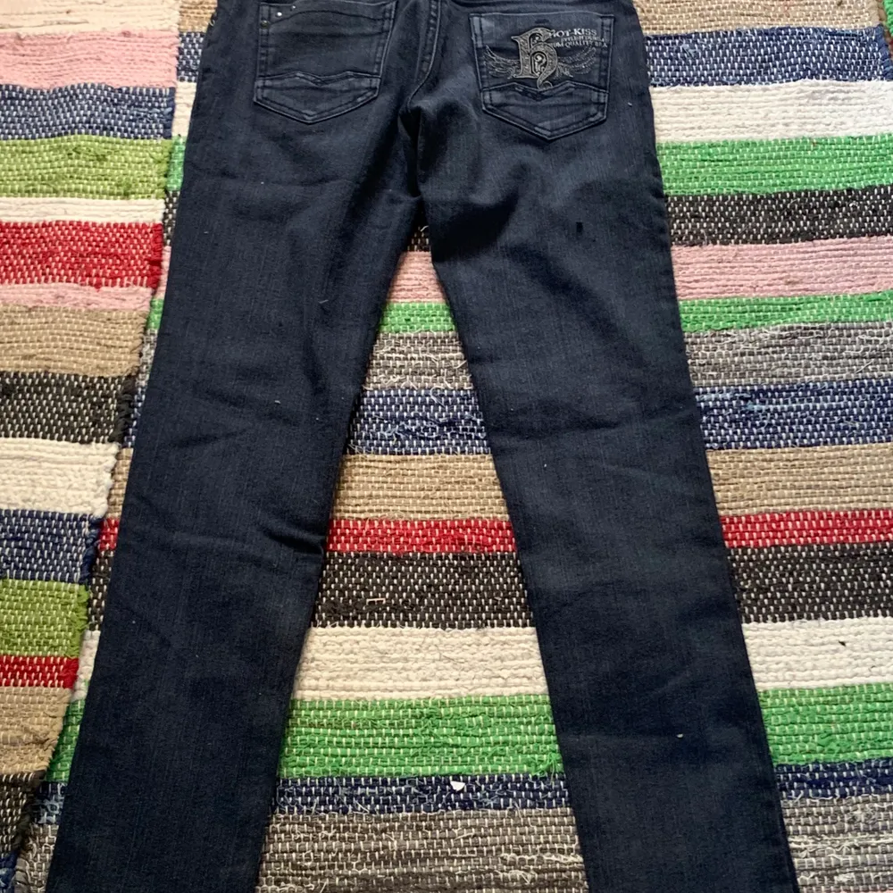 Fina jeans som jag tror är low waisted helt o andvända  och lappen kvar!. Jeans & Byxor.
