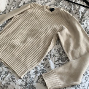 Stickad tröja  - Oanvänd stickad tröja💕✨