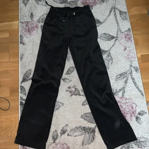 Mjukisbyxor fina tricot  - Säljer då de börjar bli för små för mig. Är storlek XS. Modellen är som bootcut! 