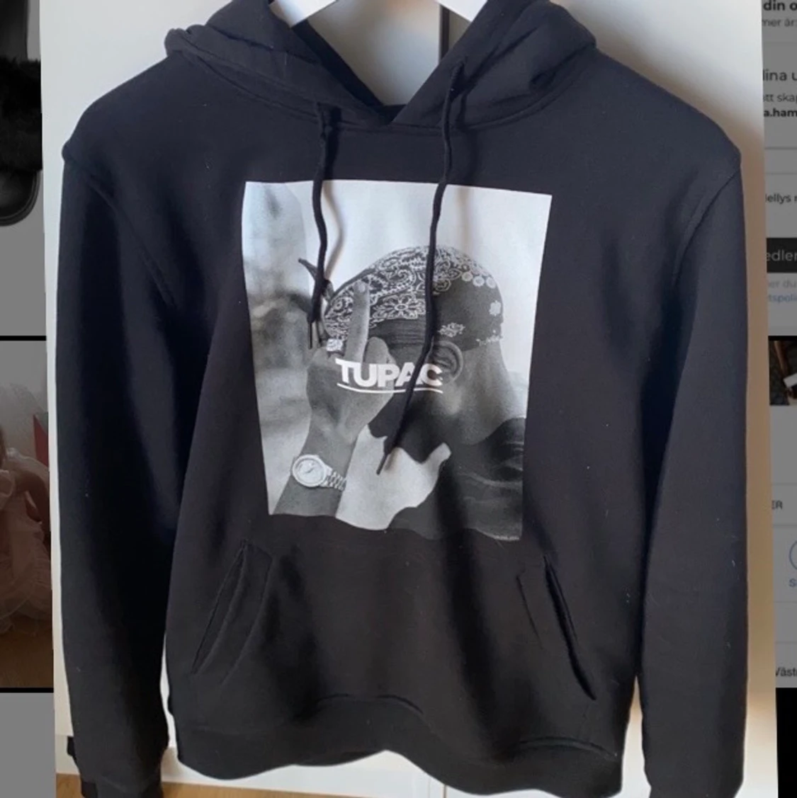 Tupac hoddie i storlek Medium 