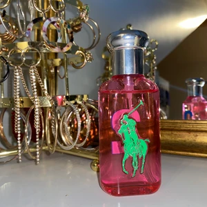 Ralph lauren parfym - Ralph lauren parfym nr 2 med 50 ml, endast testad💗 nypris var drygt 500kr