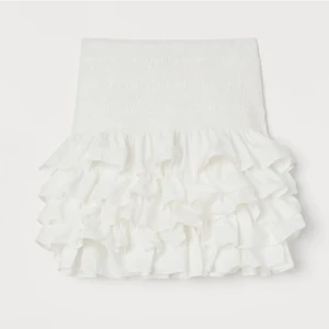 Hm kjol - Säljer denna kjolen fast i svart!! Då den är för står på mig, är 153❤️i stl m men passar s