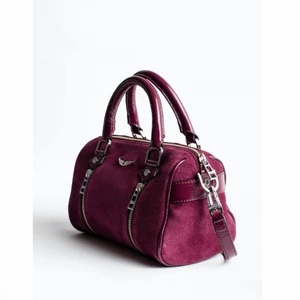 Zadig & Voltaire Sunny Medium Suede bag  - Superfin väska från zadig som rymmer mycket. Köpt i augusti 2019 för 3600kr i Zadigs butik i Stockholm. Använd men väldigt gott skick! Skriv för fler bilder