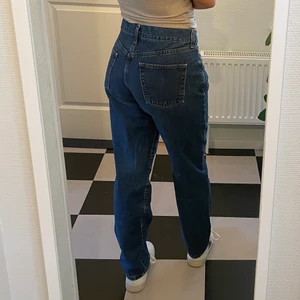 Baggy jeans - Baggy jeans, jag är 162 och är en stolek S👍🏽