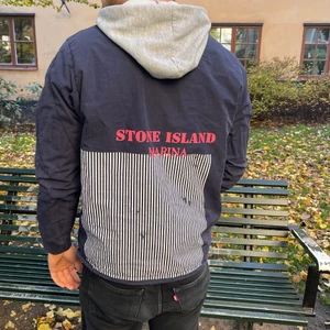 Stone Island pullover jacket  - Stor i storleken, han är en M/L. Bra skick. 