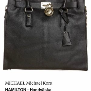 Michael kors Hamilton väska large - Säljer min äkta Michael kors väska som inte används längre. Är som ny. Nypriset var 3445:-, säljes för 1000:-