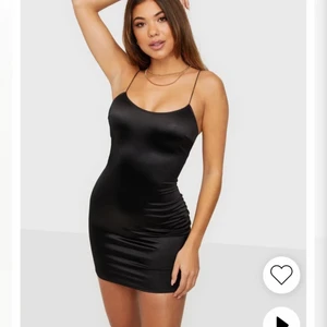 Klänning  - Klänning från Nelly som jag köpte i början av sommaren men inte använd, lappar finns kvar. 