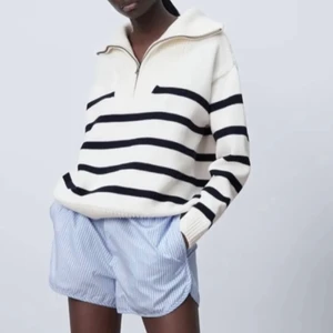 En tjocktröja från zara! - En väldigt fin tjovktröja från zara! Använd minst två gånger! Nyskick: tror 500kr 