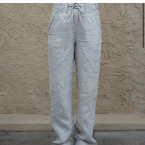 A-dsgn  - Säljer mina älskade linnebyxor, knappt använda i fint skick! 100% linne och så bekväma🤍