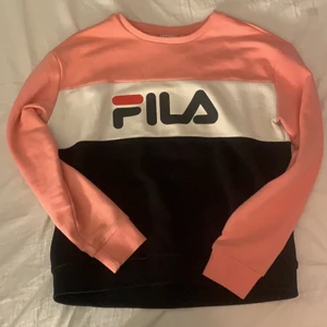 Storlek s men passar även m - Har inte använt denna så mycket och den ba liggare i min garderob o tar onödig plats!