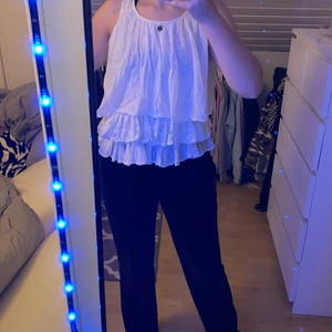 Sätt linne från tessie - Använt men fortfarande fint. Tyvärr fått en fläck men som inte synd om man inte kollar noggrant. Frakten ingår inte i priset. 