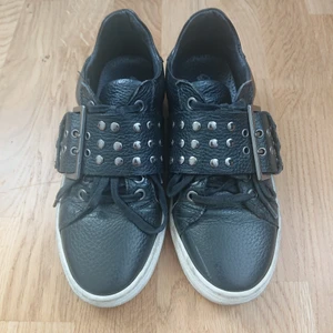 Made in Italy Leather studs Sneakers  - Brand:GENEVE Vintage processing with studs, colour:Black, Size 36 but a bit big, No box, Very good condition, 