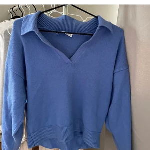 Zara tröja  - Lägger upp igen då köparen slutade svara. Skit snygg tröja från zara. Budgivning startar på 170kr eller köp direkt för 300 + frakt 🤍