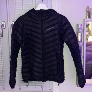 Dunjacka - Jackan är i fint skick! Storlek S men passar mig som bär XS, tänker för 900:- då jag köpte den för 1799:-
