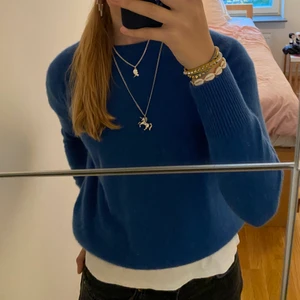 Softgoat tröja - Säljer min superfina softgoat tröja i 100% cashmir, passar perfekt nu till höst och vinter🙏🏽 Köpt för ca 2400 säljer för 400💞 I väldigt bra skick 🧸bud på 600