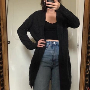 Kofta - Mysig mörkgrå kofta med fickor. Väldigt skön!