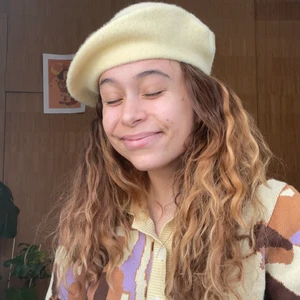 Yellow wool beret - Did someone say Easter? Cute 100% fashion beret, perfect condition. 