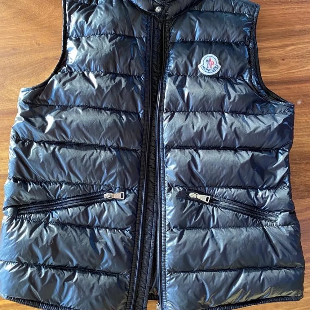 Real Moncler Longue Saison vest jacket. In  good condition. Can be posted at cost. All zips work. . Jackor.
