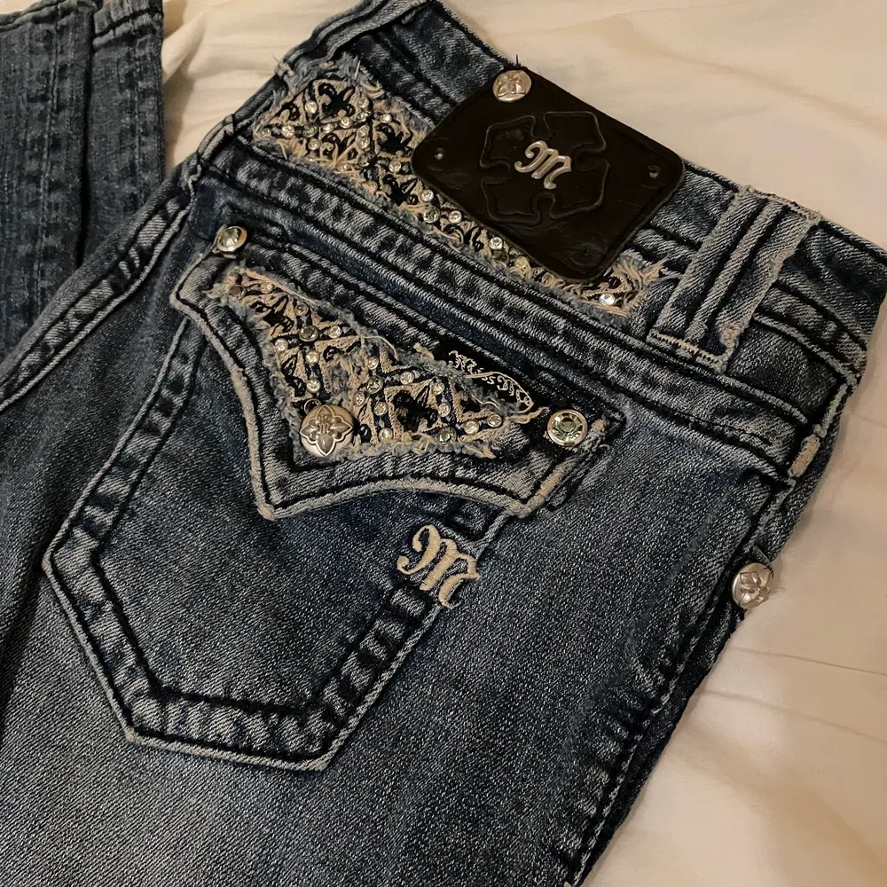 Säljer dessa URSnygga & bekväma jeans från märket MISSME. Använda fåtal gånger men säljs nu pga. flytt. Storlek 27, passar S. Jeans & Byxor.