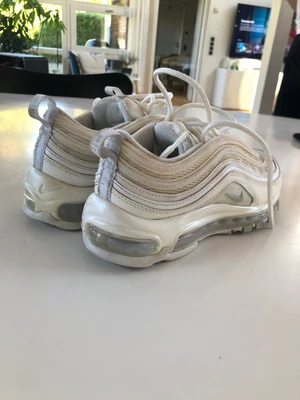 NIKE airmax 97or - Skor från Nike använda några gånger så är i använt skick. Längesen sist dock så väljer att sälja dem! Strl 36.