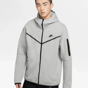 Nike tech fleece Storlek S-M - Jag har helt nya Oanvända Nike tech fleece som jag fick av mine kusiner. Jag vill inte ha dom och dom är bland annat inte mitt stil. 