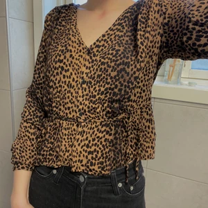 Leopard blus   - Bra skick, passar en XS eller S 