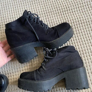 Vagabond boots strl 36 - Platå-boots från vagabond ⭐️ strl 36, tts  ⭐️ välanvända men mycket kvar att ge! Lite dammiga och bösiga men kan tvätta av en gång extra innan det skickas☺️ ⭐️ också väldigt sköna att gå i tack vare platån! 130 kr