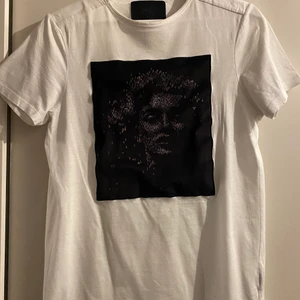 Limitato t shirt storlek xs! 400kr - En snygg limitato! Säljer för den inte passar längre!