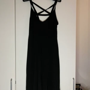 Killstar klänning  - Denna klännings axelband så jag skulle kunna ha den. Skulle säga att den passar M. Använt ett fåtal gånger.